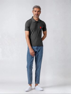 Polo-dark-grey-nsd-Bottom_04_male_front-Leo-Studio (2)